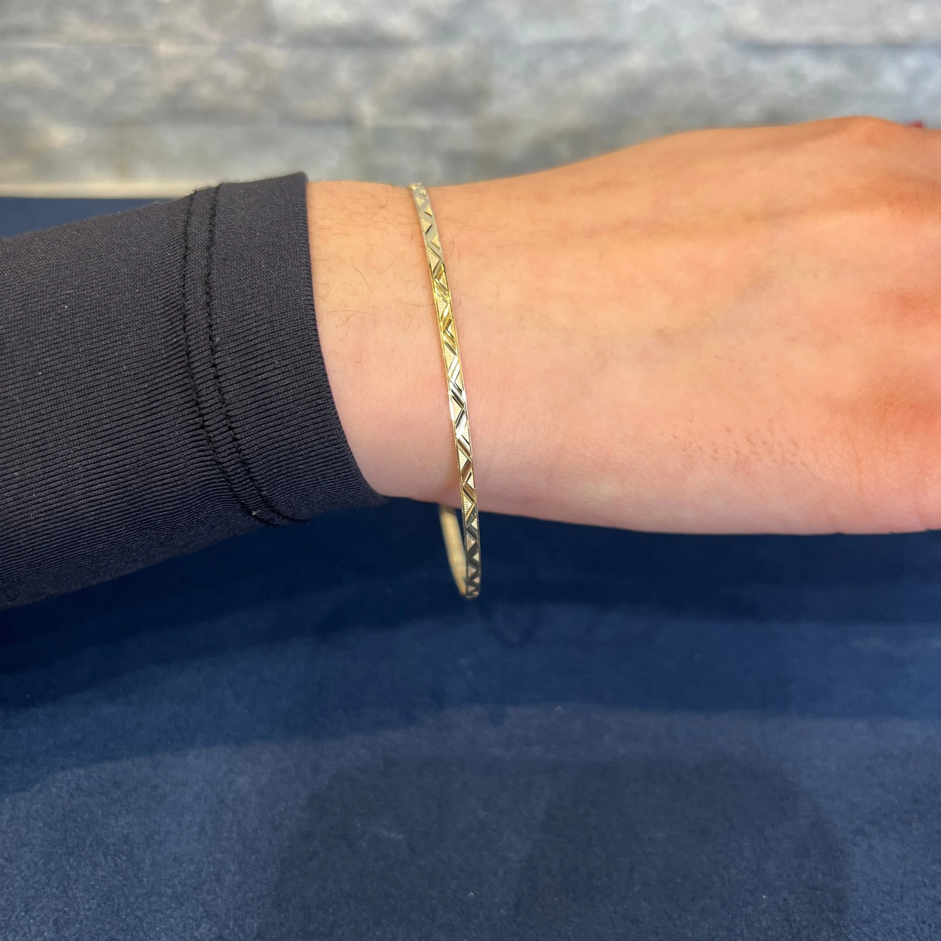 10K Gold (2mm) Diamond Cut Slip On Bangle