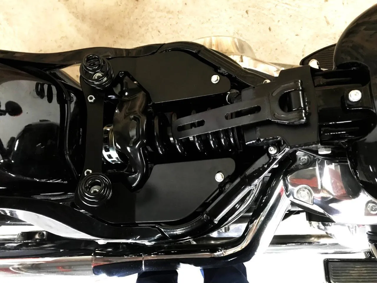 2018-2025 Harley Softail Tan Board Track Spring Seat Mounting Kit Passenger Pad