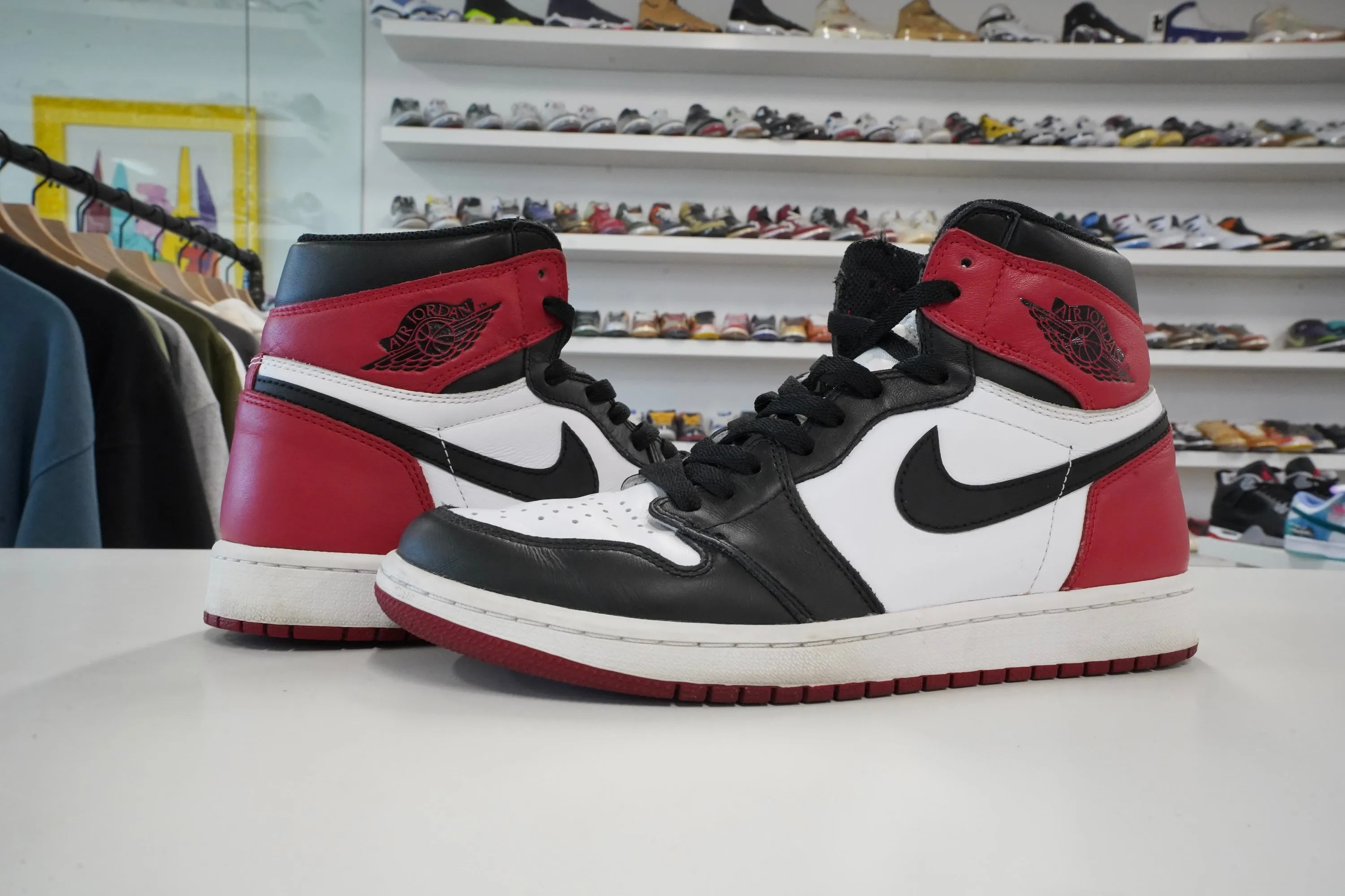 Air Jordan 1 Retro High Black Toe (2016)