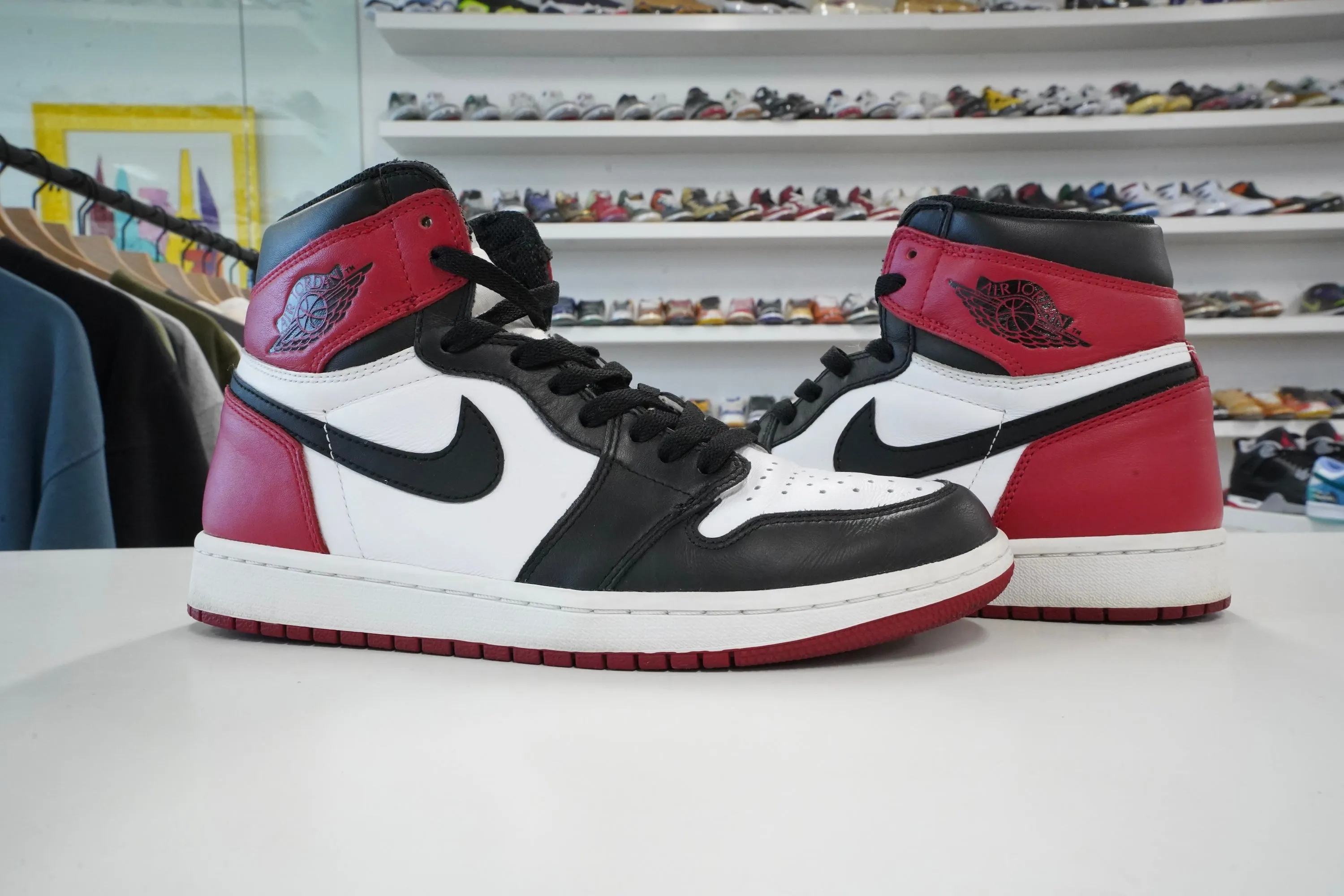 Air Jordan 1 Retro High Black Toe (2016)