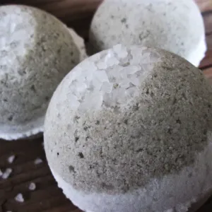 BLACK MUD Salt Bomb
