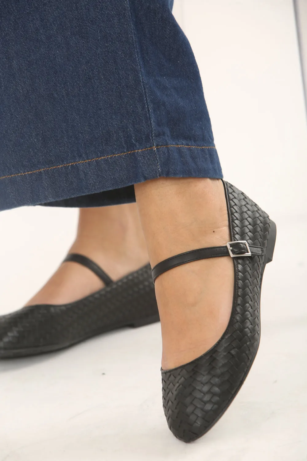 BLACK WOVEN MARY JANE BALLET