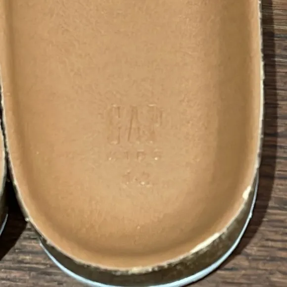 Gap Girls Slides Size 1/2