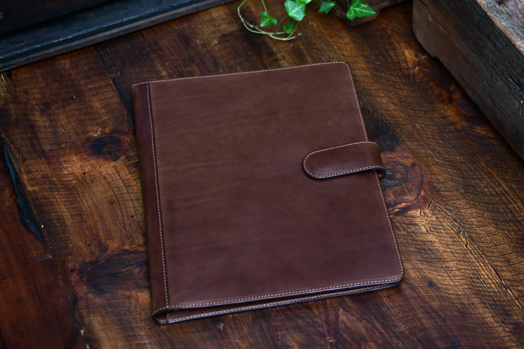 Handmade Leather Magnetic Closure Padfolio - Walnut Brown