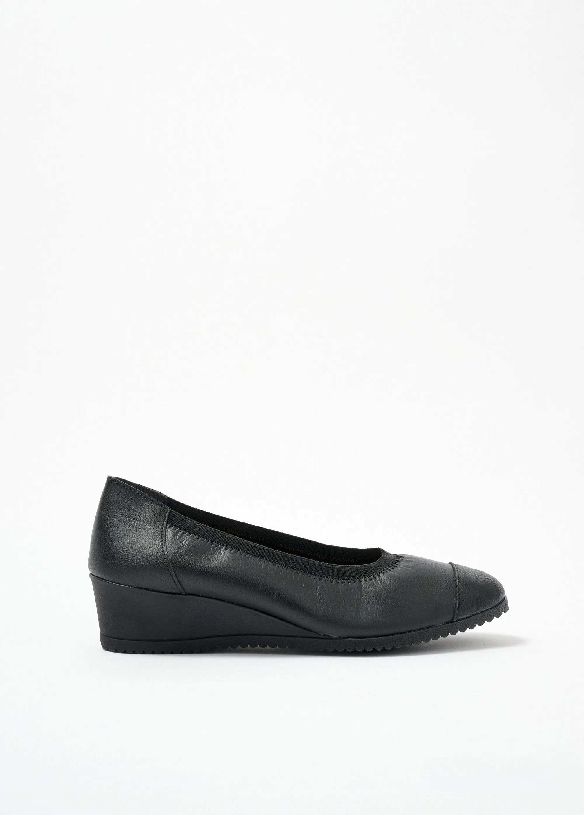 Large-width leather ballet flats