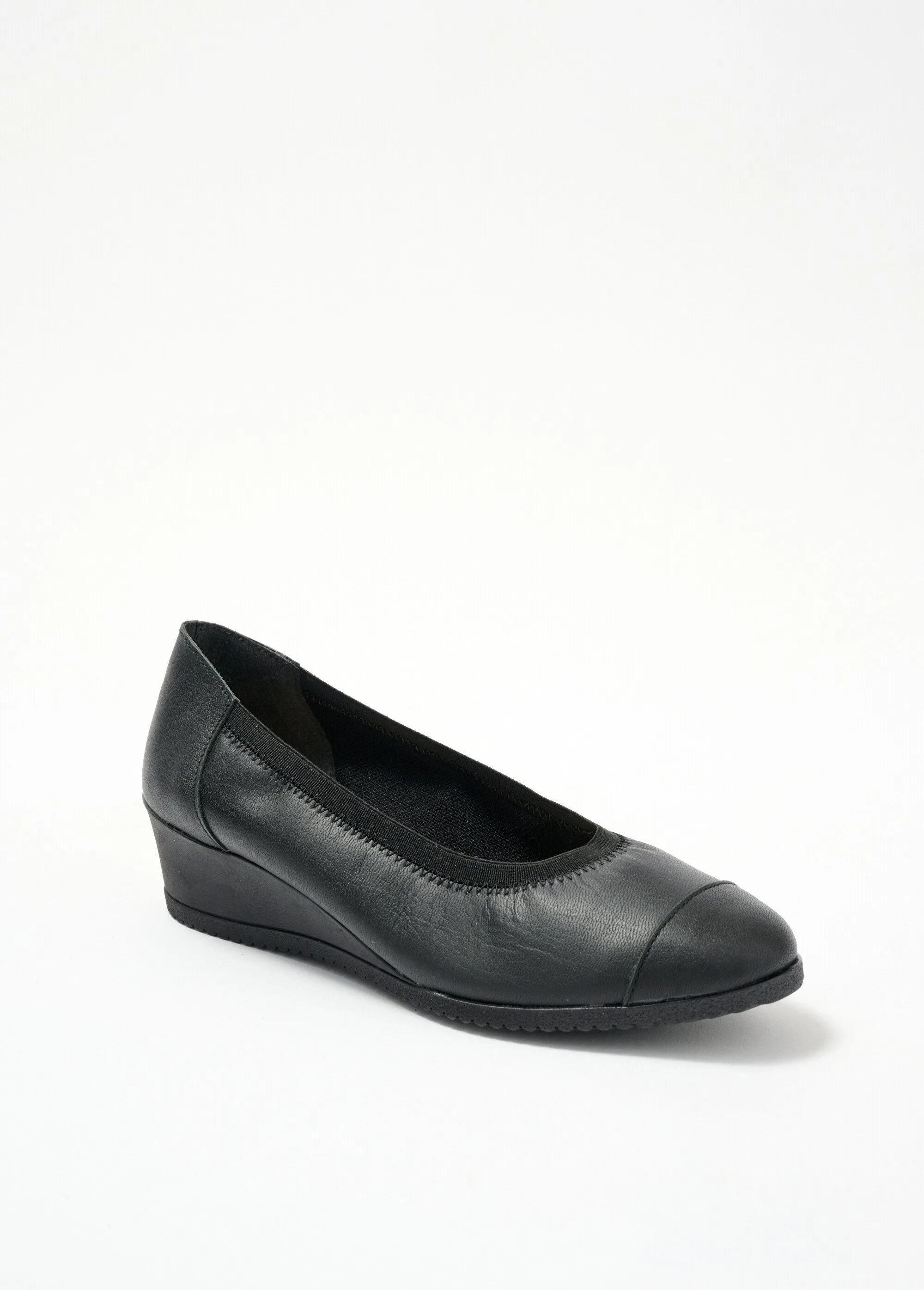Large-width leather ballet flats