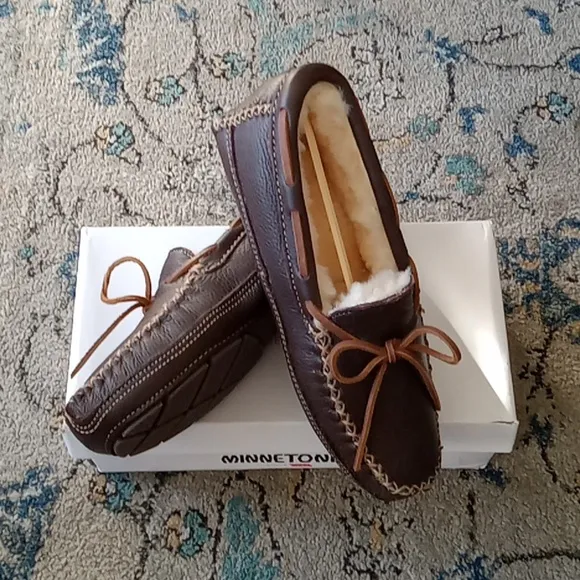 Minnetonka men's slippers-NEW