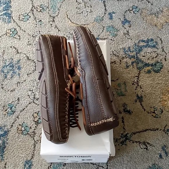 Minnetonka men's slippers-NEW