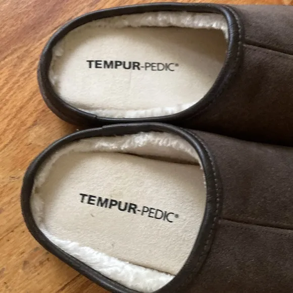 NWOT Tempur-Pedic Leather Slippers