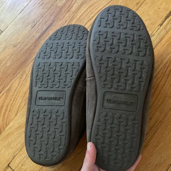 NWOT Tempur-Pedic Leather Slippers