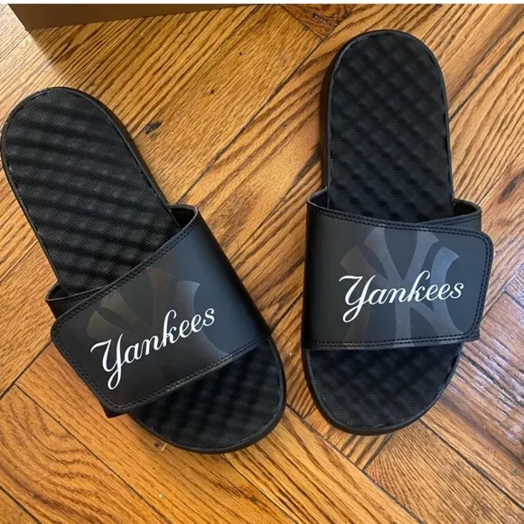 NWT Yankees NY logo slides flip flop New York City