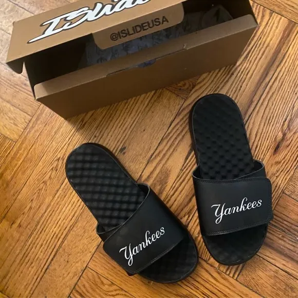 NWT Yankees NY logo slides flip flop New York City