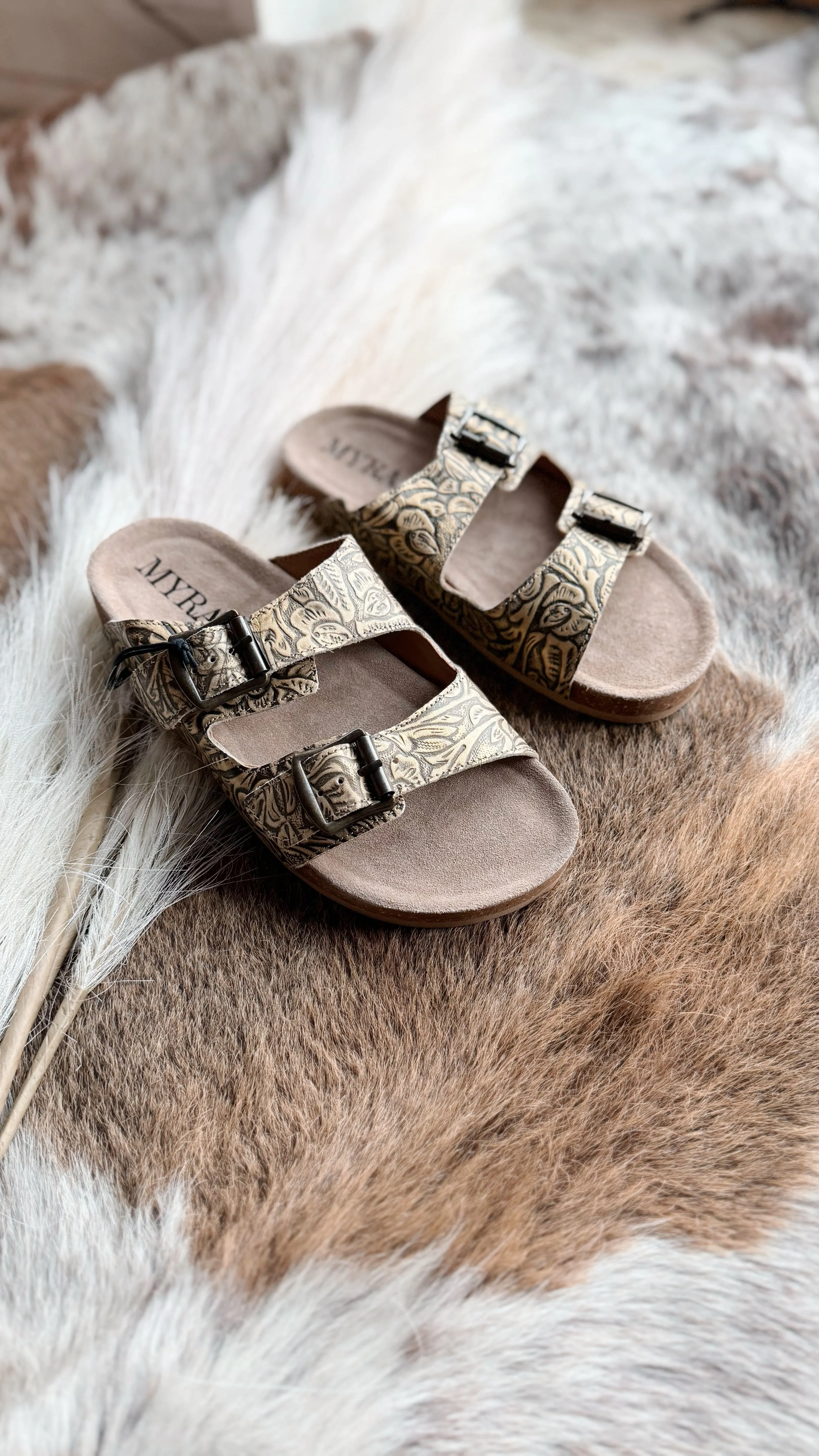 Rio Amarillo Beige Embosed Leather Sandals