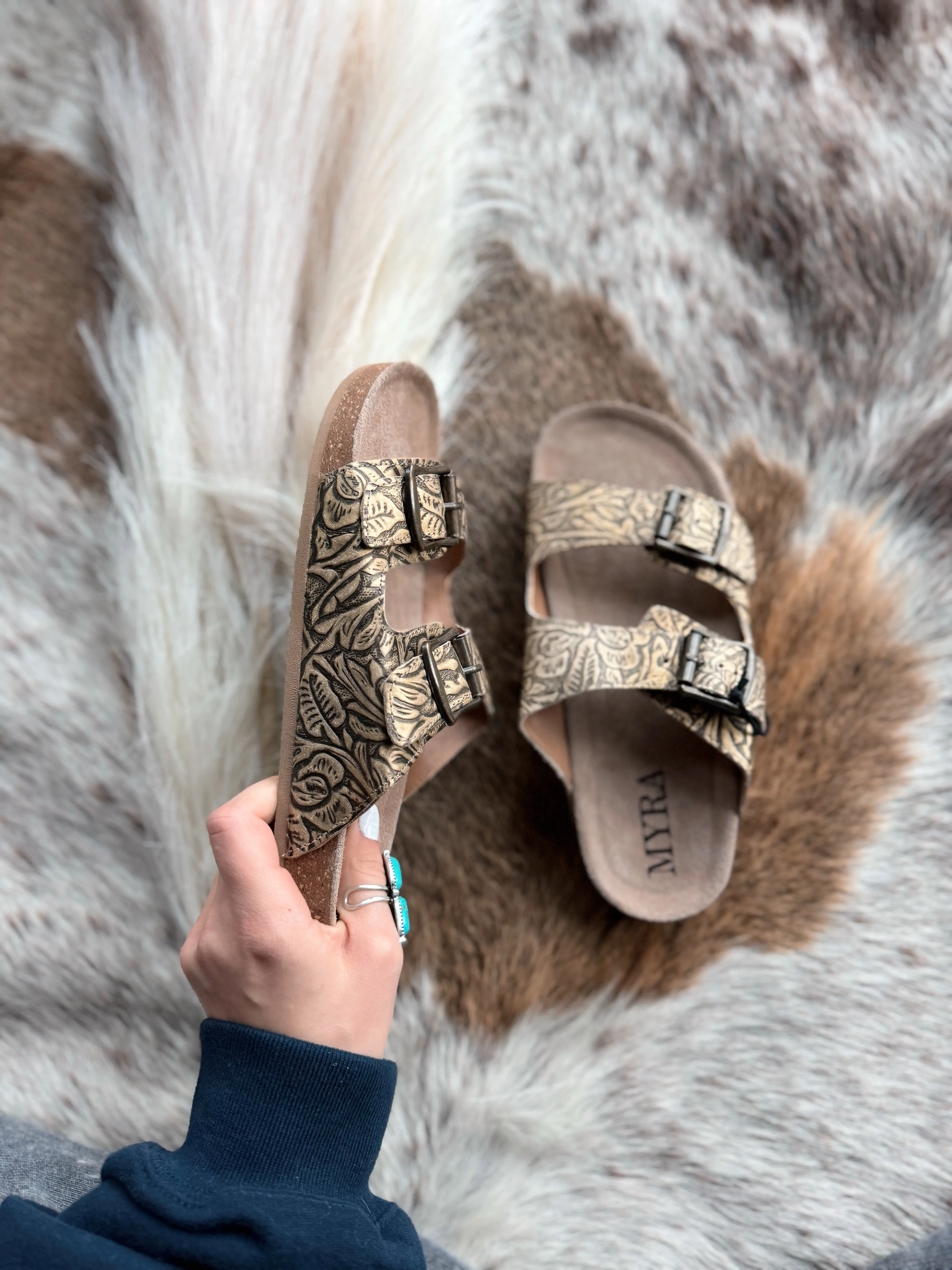 Rio Amarillo Beige Embosed Leather Sandals