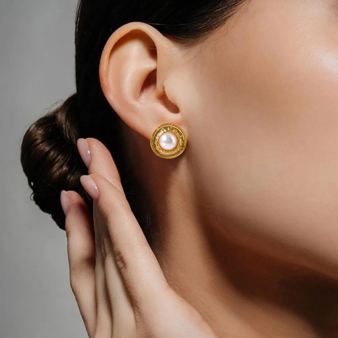Royal Gold Embossed Pearl Stud