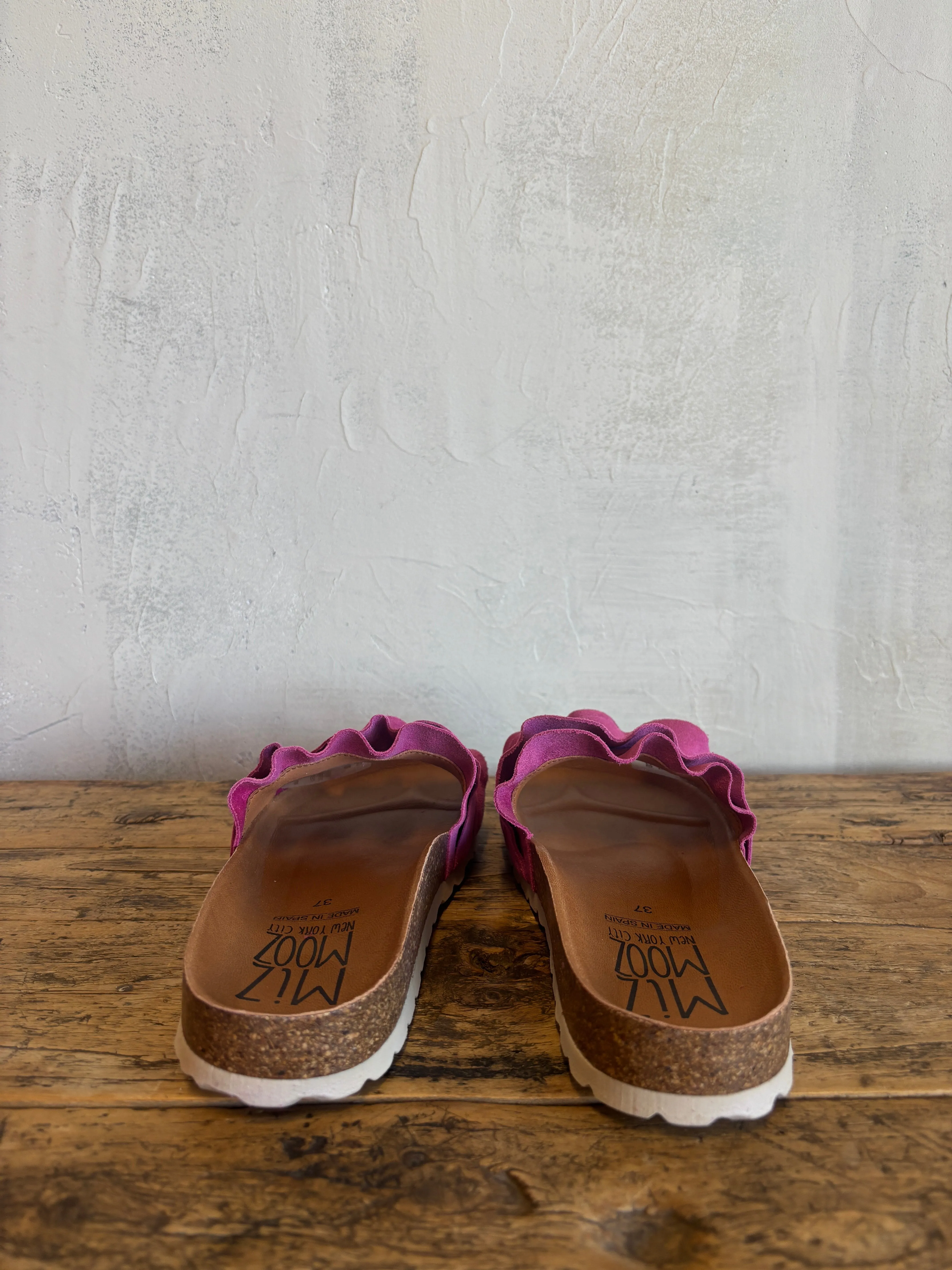 Ruffle Slide in Fuchsia