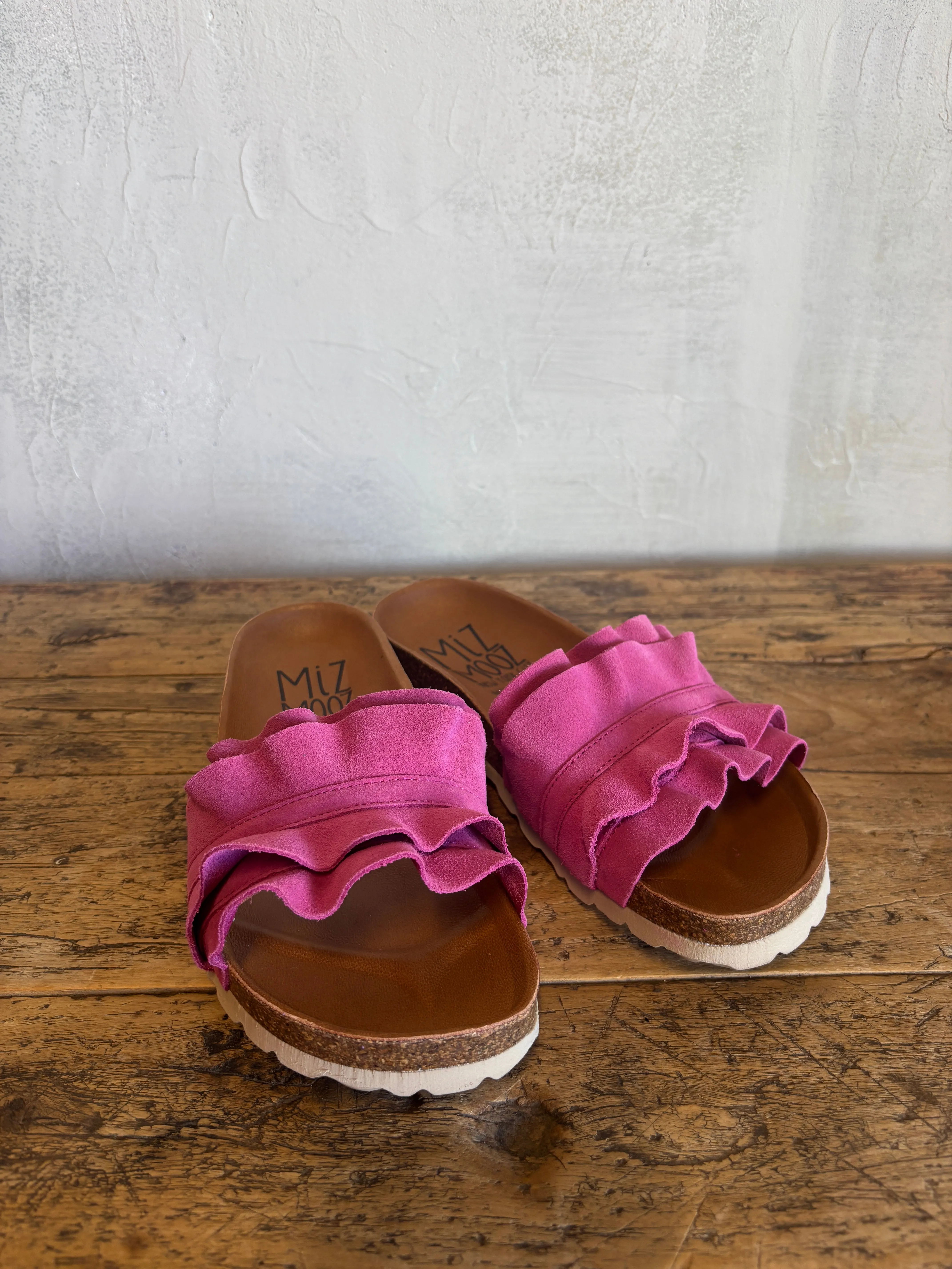 Ruffle Slide in Fuchsia