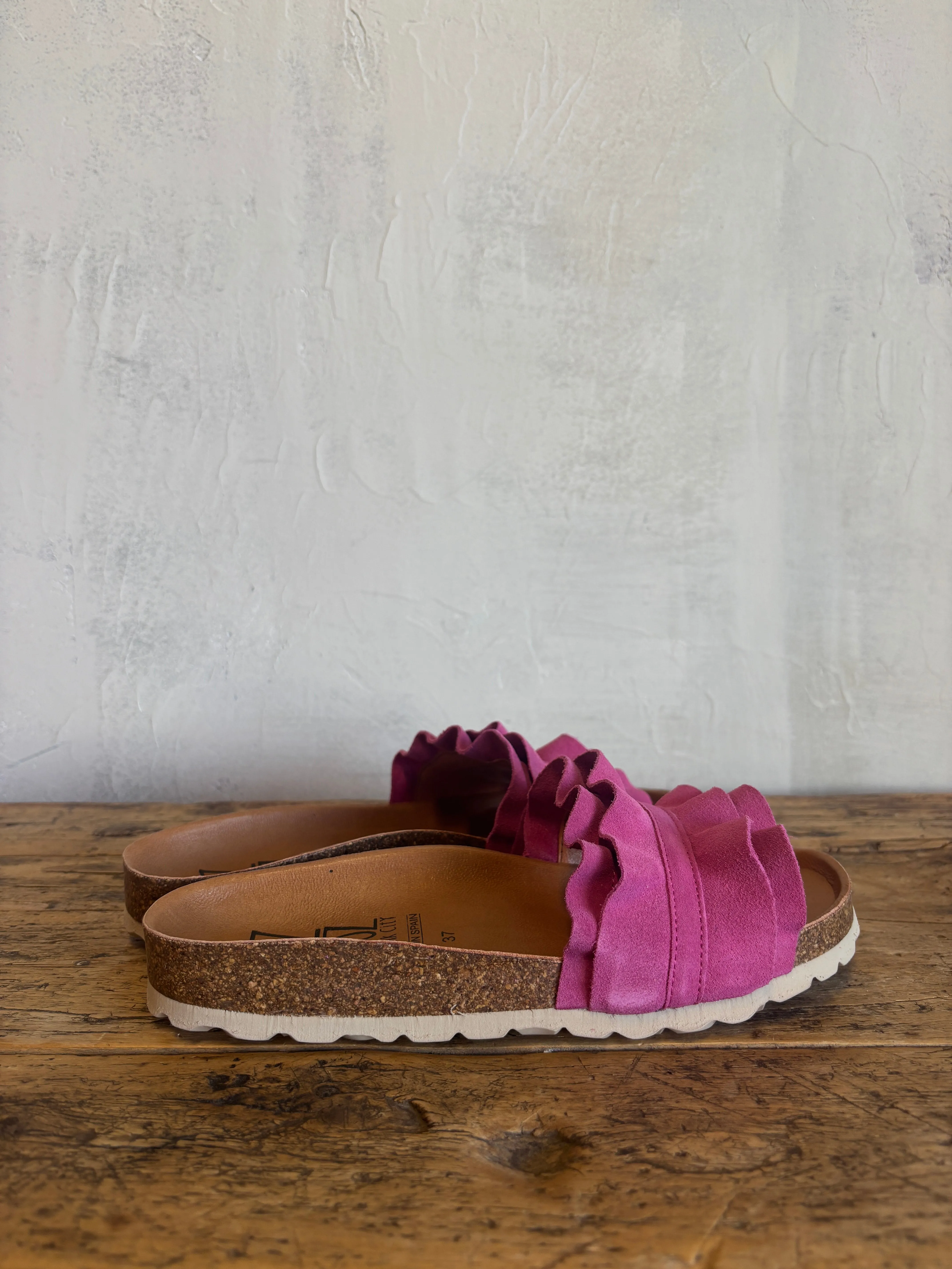 Ruffle Slide in Fuchsia
