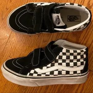Vans Youth Hightop Checkered Sneaker, Black